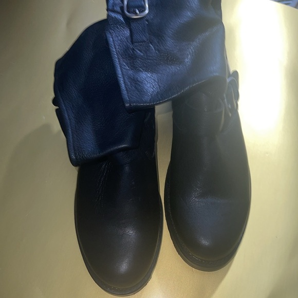 Frye - Picture 7 of 15